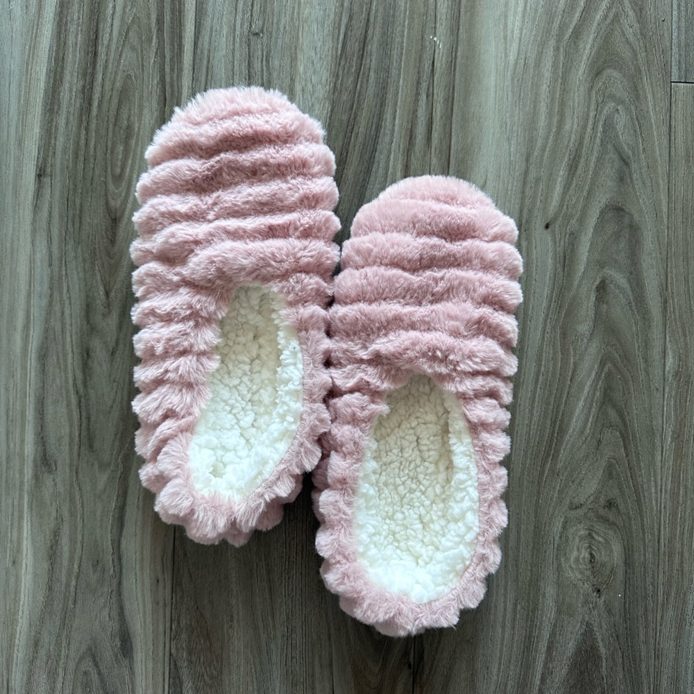 Cozy Pink Fuzzy Women's Slippers